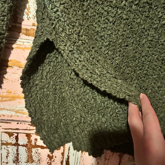 Lush Forest Green Textured Turtleneck Sweater - Picture 4 of 11